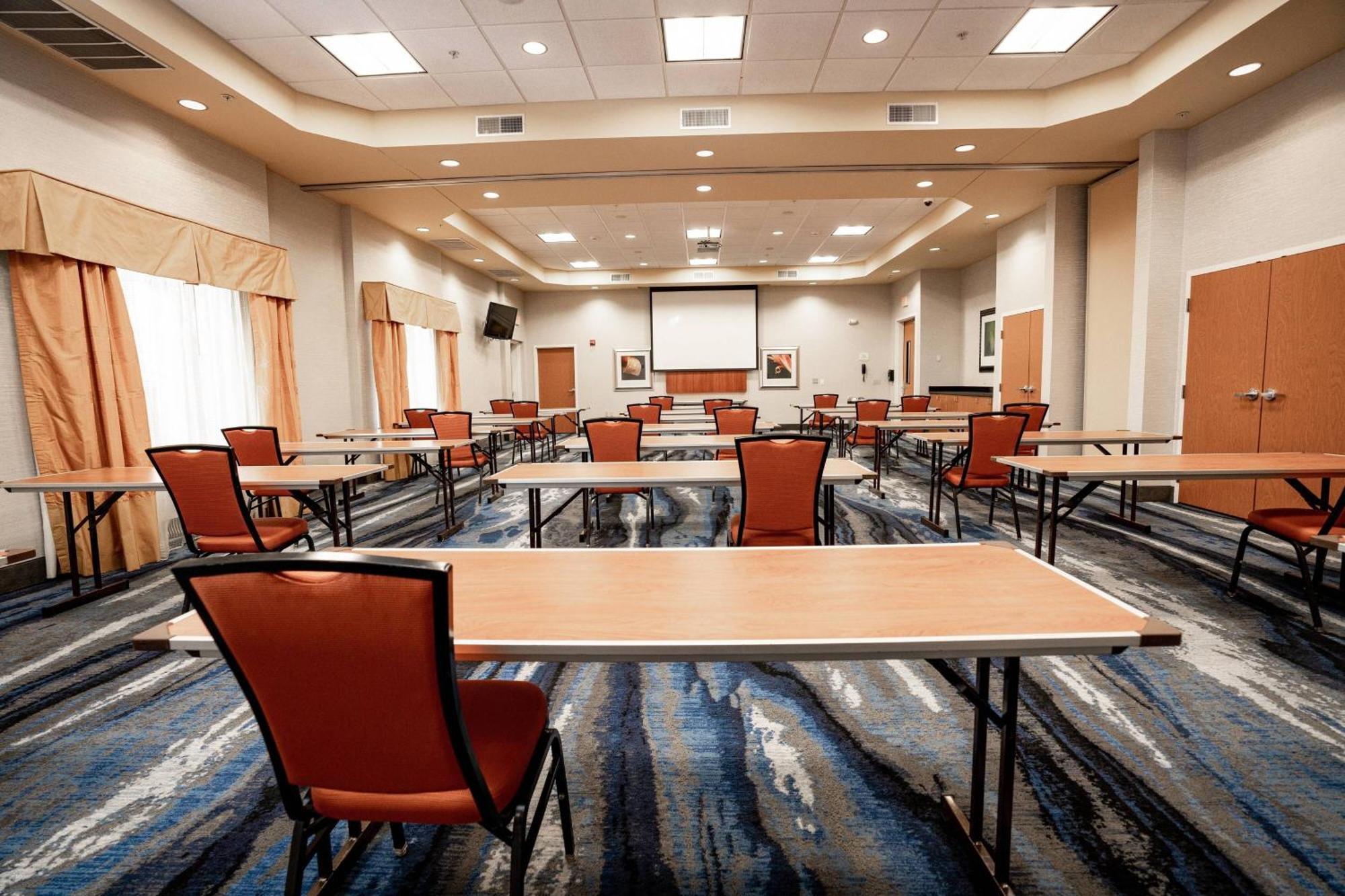 Fairfield Inn & Suites By Marriott Карні Екстер'єр фото