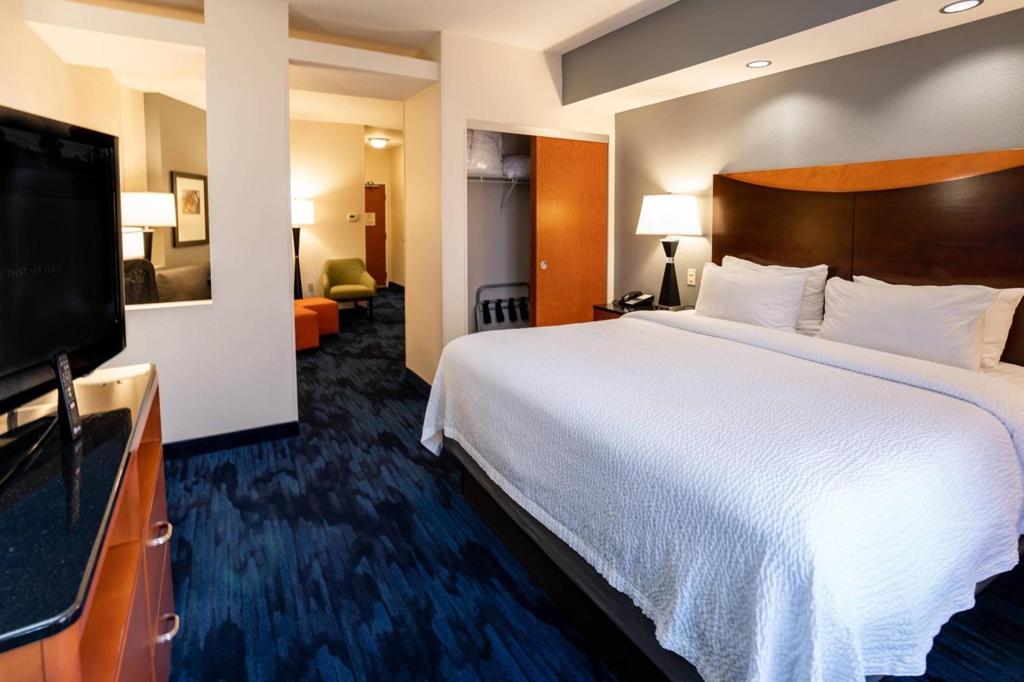 Fairfield Inn & Suites By Marriott Карні Екстер'єр фото