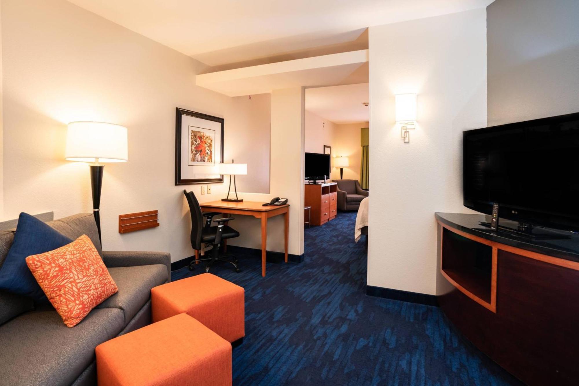 Fairfield Inn & Suites By Marriott Карні Екстер'єр фото